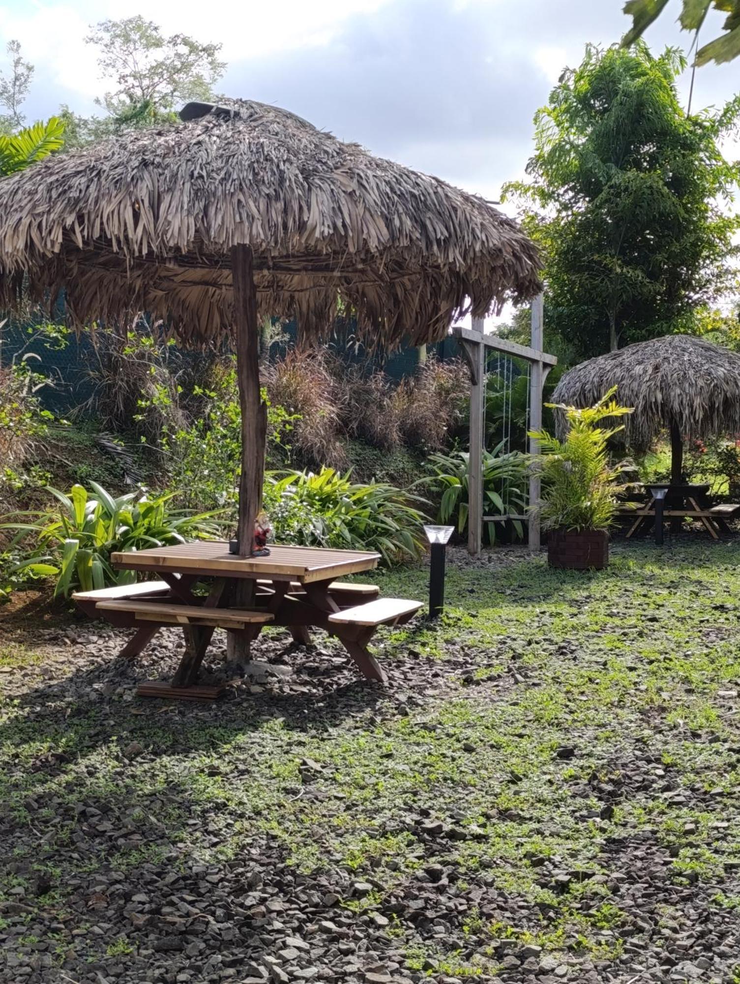 Dadi'S Little Paradis Sainte-Rose Exterior photo